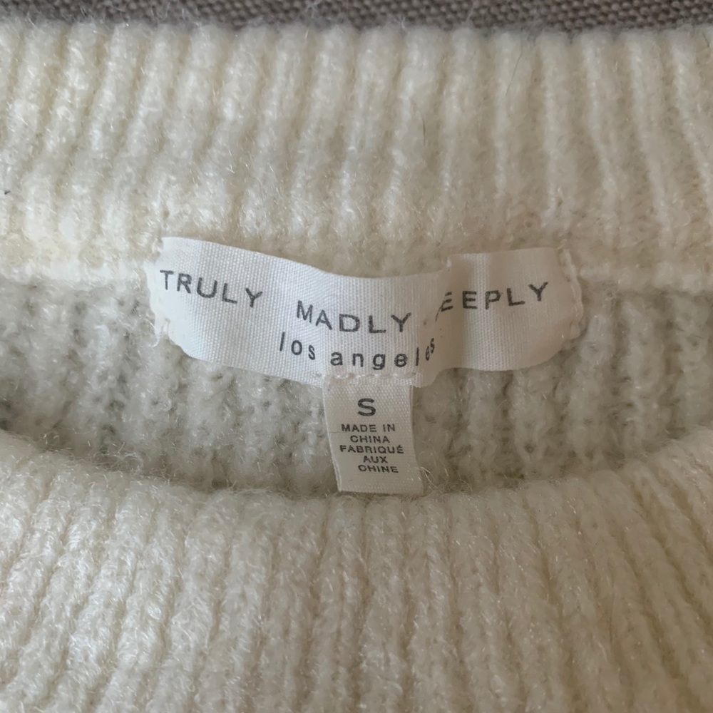 Trendy UO Sweater - Picture 2 of 3